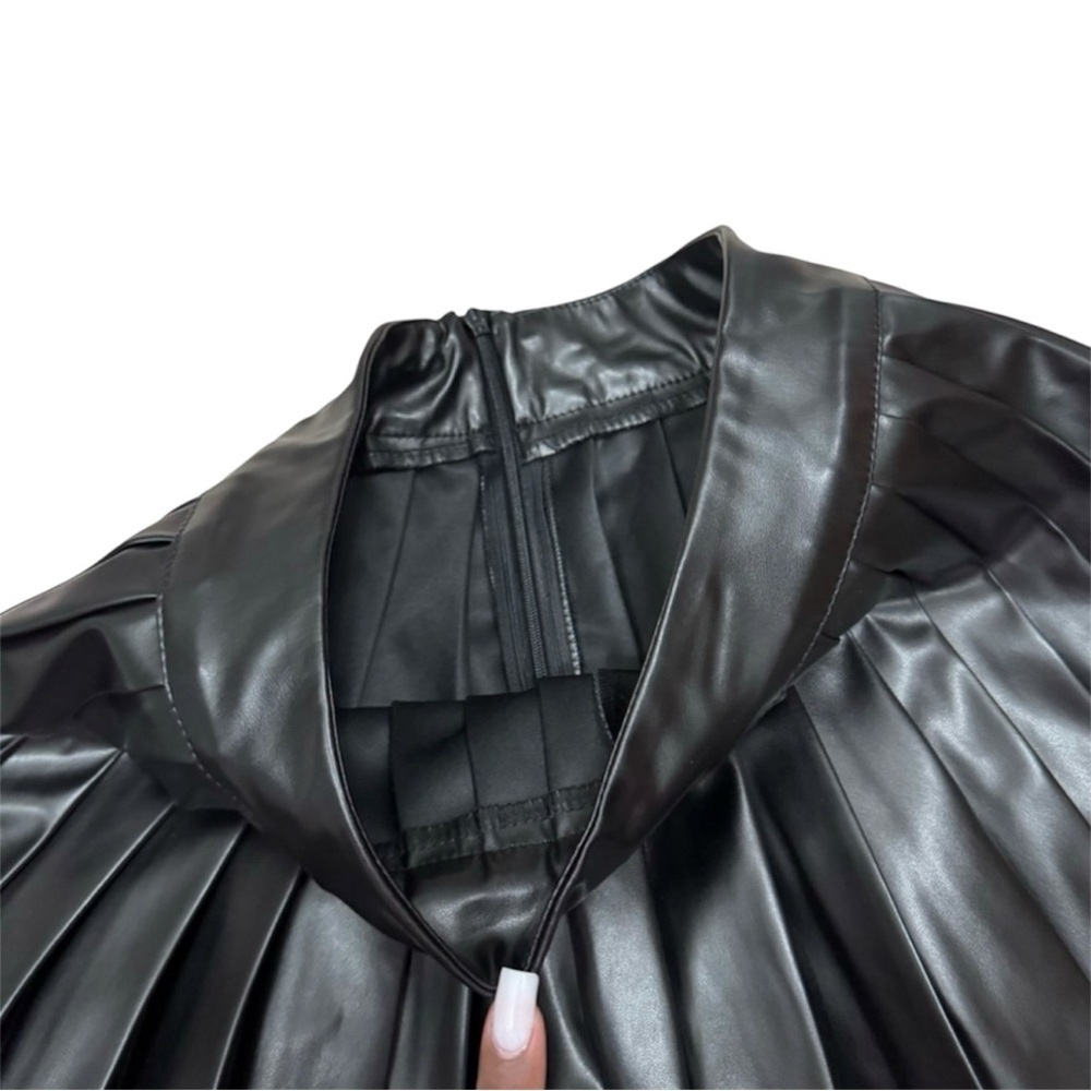 SHEIN PETITE High Waist Pleated PU Leather Short Skirt - Picture 3 of 6